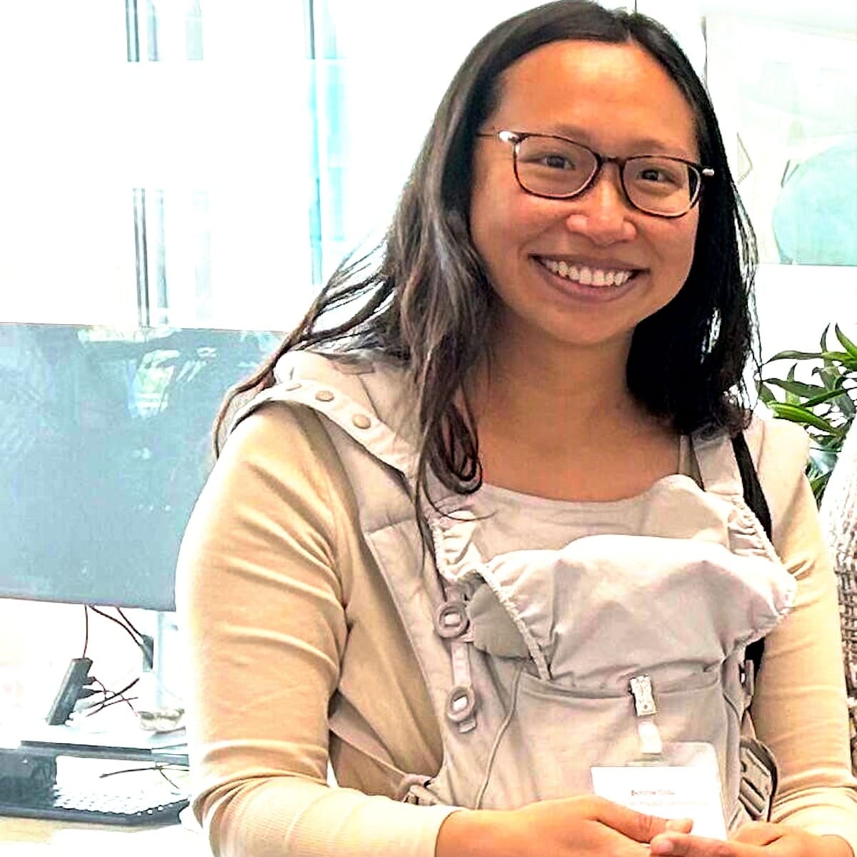 Social entrepreneur Bonnie Chiu, pictured with her baby (Pictured: LinkedIn)